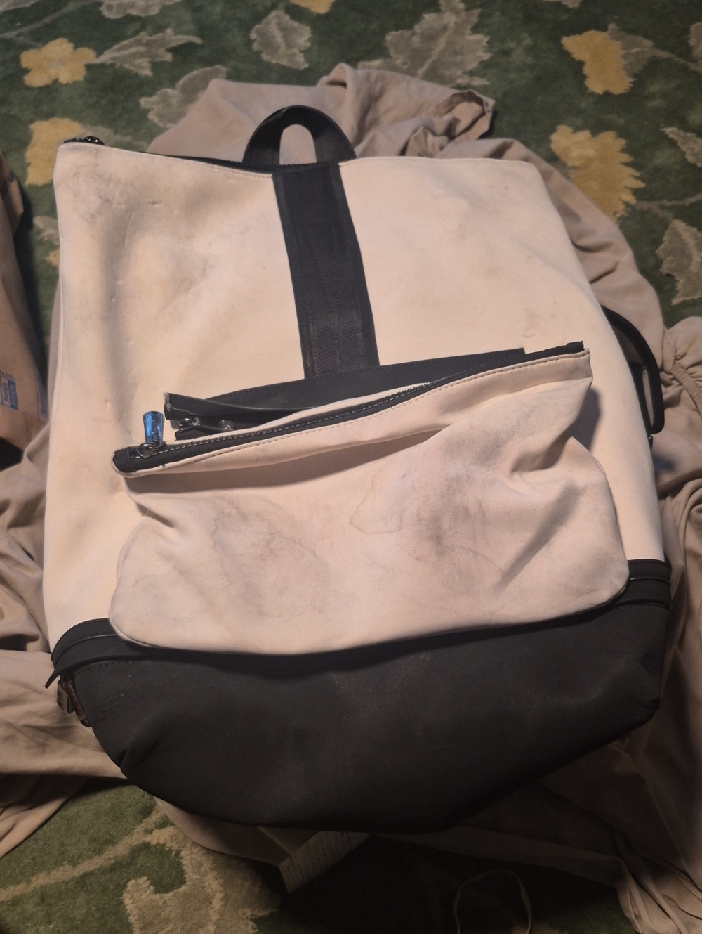 caraa Two-Tone White and Black Men's Backpack